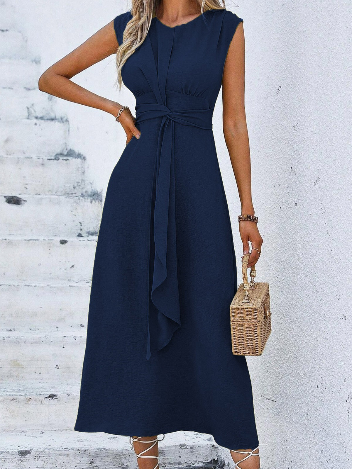 Neus - Vestido elegante sin mangas con cintura ajustable