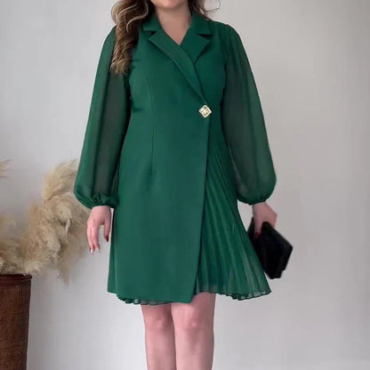Nadia - Vestido con solapas y diseño plisado